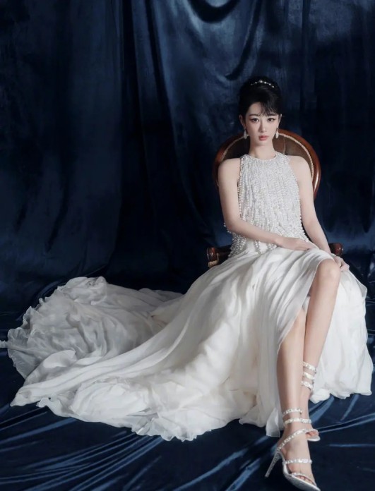 45岁张静初复出：状态引关注，吃素争议再起