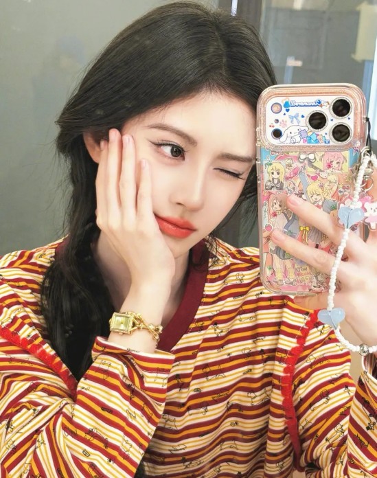 喻恩泰与美女律师挽臂同行，共同好友曝女方出轨，三次反转该信谁