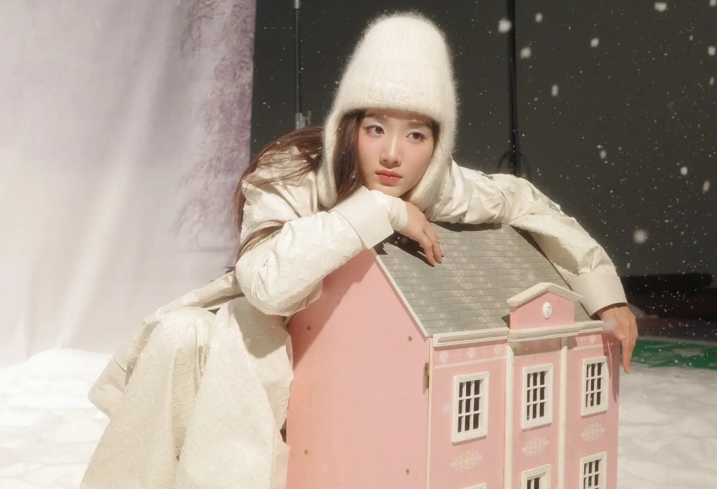 许绍雄出殡：欧阳震华苗侨伟等8星扶灵，继子低调陪伴送别