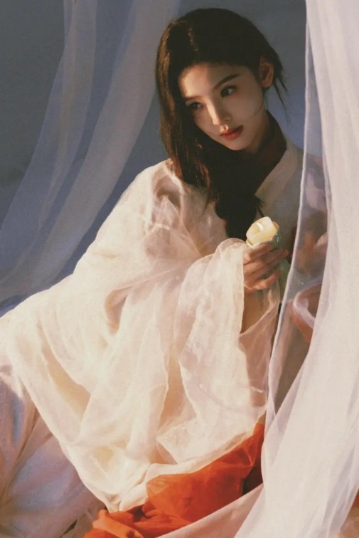 阿里下场硬刚字节，争夺AI超级入口