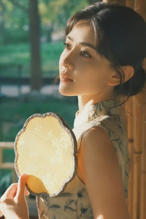 “富婆专业户”董立范：坎坷人生与乐观演艺路