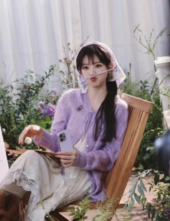 李连杰现身九华山 感慨“行万里路，读万卷书，不分年龄大小