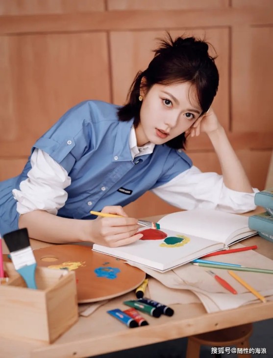 杨幂《生万物》要遭举报？冷脸送祝福被扒，路人缘差不意外