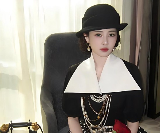 网友误将黄绮珊的行李当做自己的拿走 归还时获黄妈暖心合照