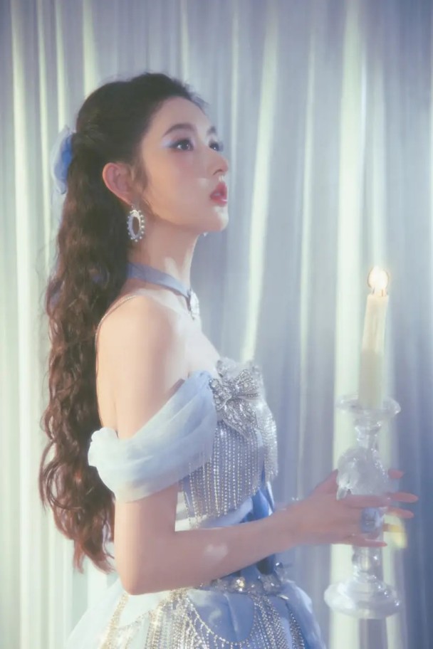 零AI创作销量翻5倍：当游戏行业只剩效率，人类的“人味”成了奢侈品